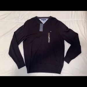 NEW M Tommy Hilfiger V Neck